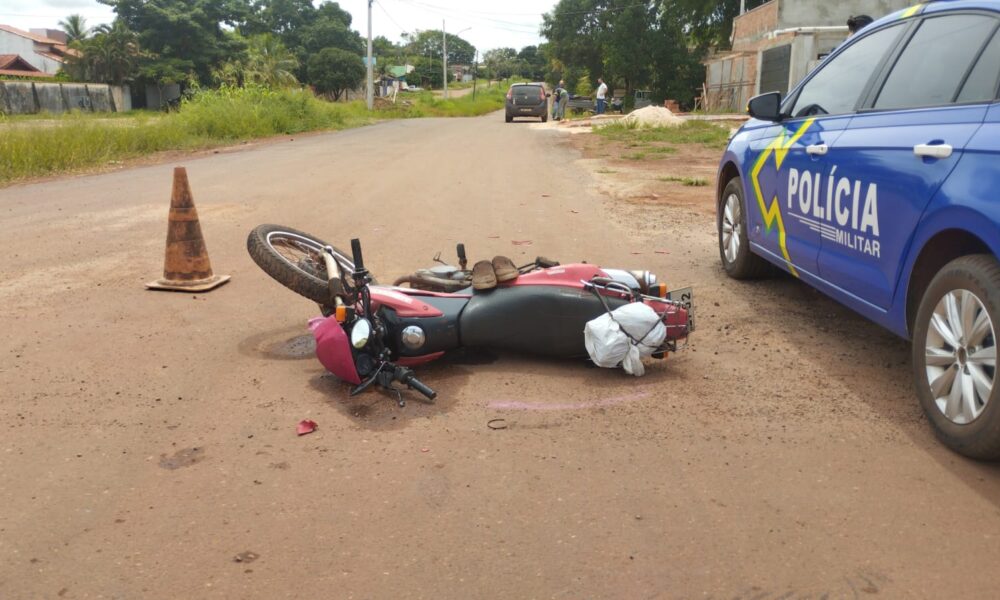 Rolim de Moura- Motociclista é socorrido após colisão em carro