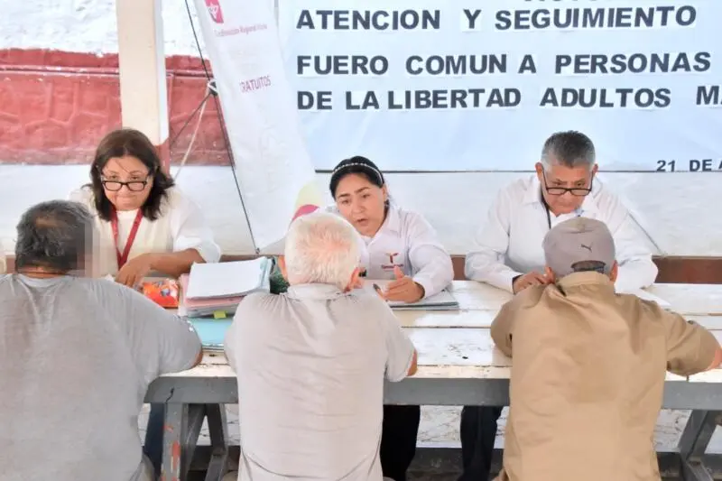 Brigada del IDPET brinda atención jurídica a adultos mayores en el CEDES