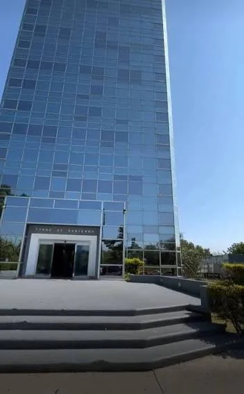 Roban tubería de cobre en la Torre de Cristal; oficinas estatales quedan sin agua y clima