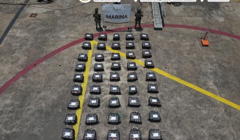 Marina decomisa 3.5 toneladas de cocaína en dos operaciones en costas de Michoacán