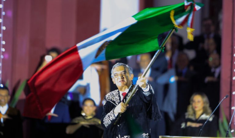 Encabeza Américo tradicional Grito de Independencia desde la capital tamaulipeca