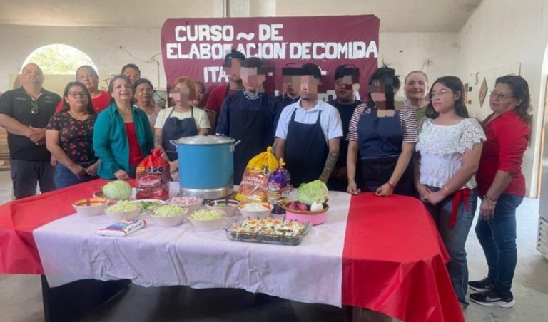 Participan adolescentes en proceso de reinserción en taller de gastronomía mexicana