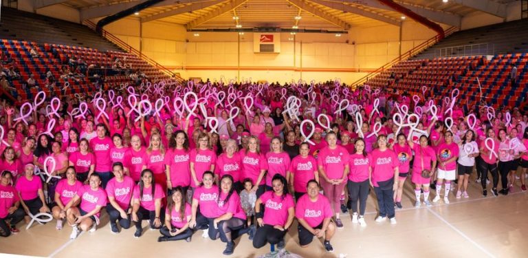 Suma la UAT esfuerzos contra el cáncer de mama mediante el Zumbathón con Causa “Energía Rosa”