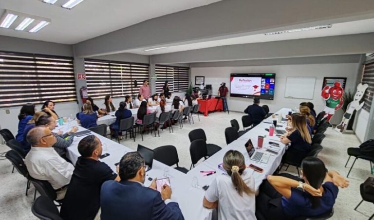 Capacitan a futuros docentes para promover comunidades más saludables