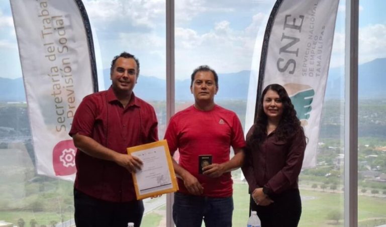 Dan sobres de viaje a trabajadores agrícolas tamaulipecos contratados en Canadá