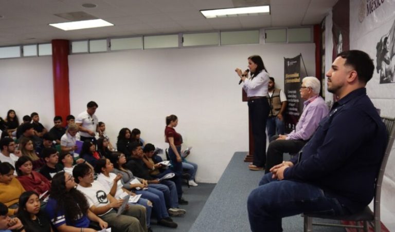 Orientan a estudiantes de la UPRR para acceder a la Beca Jóvenes Escribiendo el Futuro