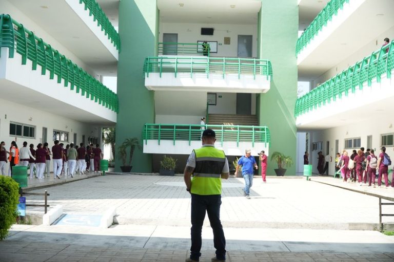 Realiza Facultad de Enfermería Victoria ejercicio de evacuación en simulacro de incendio