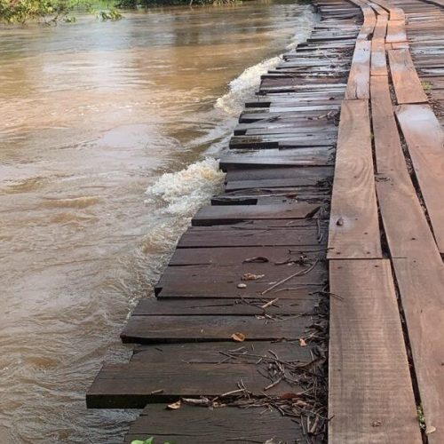 Forte chuva deixa Linha 204 Norte intransitável em Rolim de Moura